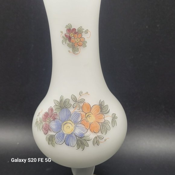 Vintage Footed White Satin Frosted Vase Made In Italy Flower Design 10” - Picture 2 of 11